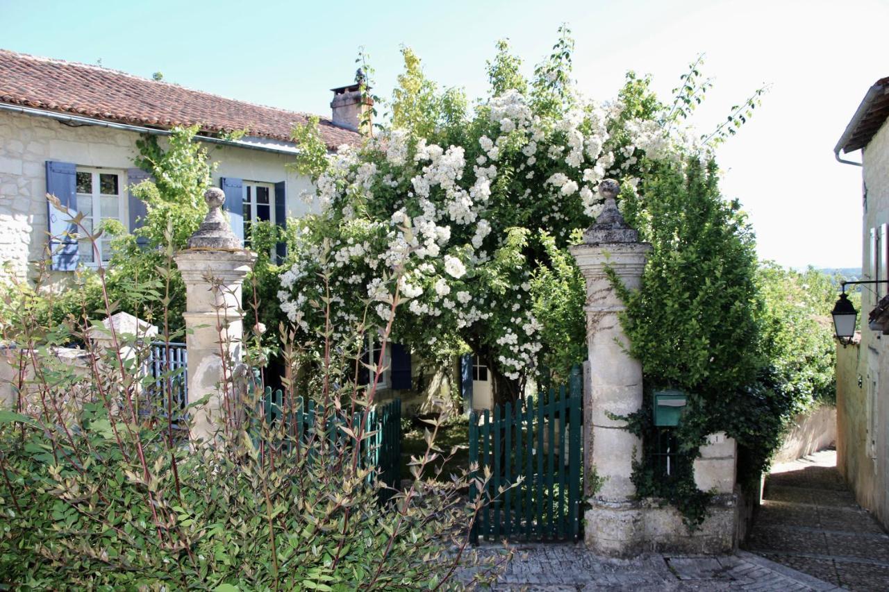 Grange Bleuet Bed & Breakfast Aubeterre-sur-Dronne Exterior photo