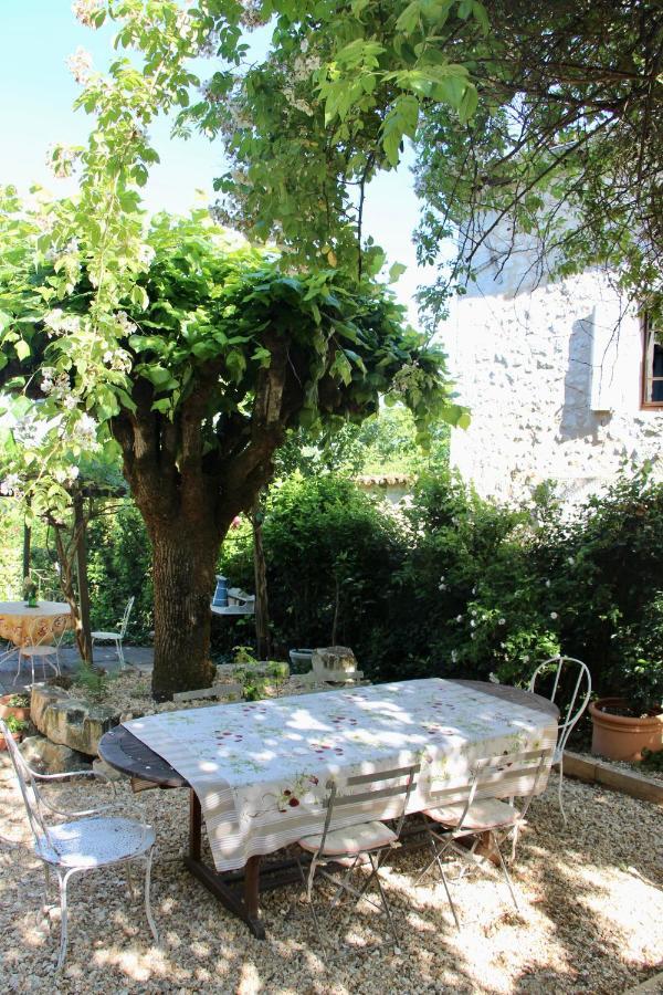 Grange Bleuet Bed & Breakfast Aubeterre-sur-Dronne Exterior photo