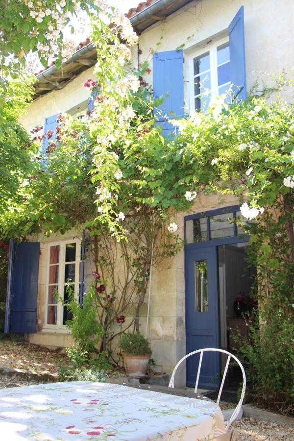 Grange Bleuet Bed & Breakfast Aubeterre-sur-Dronne Exterior photo